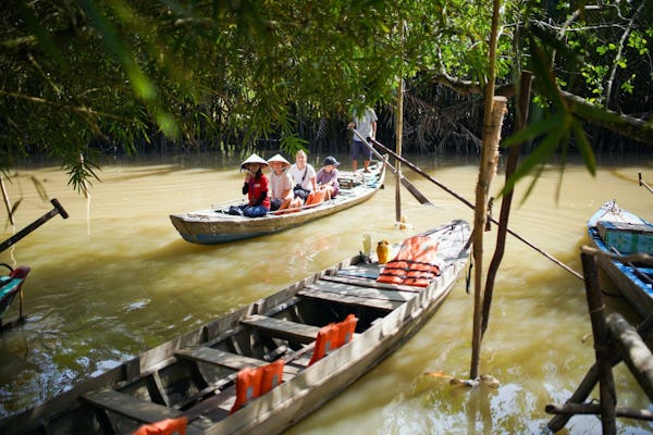 Cruzeiro no rio Mekong saindo da cidade de Ho Chi Minh