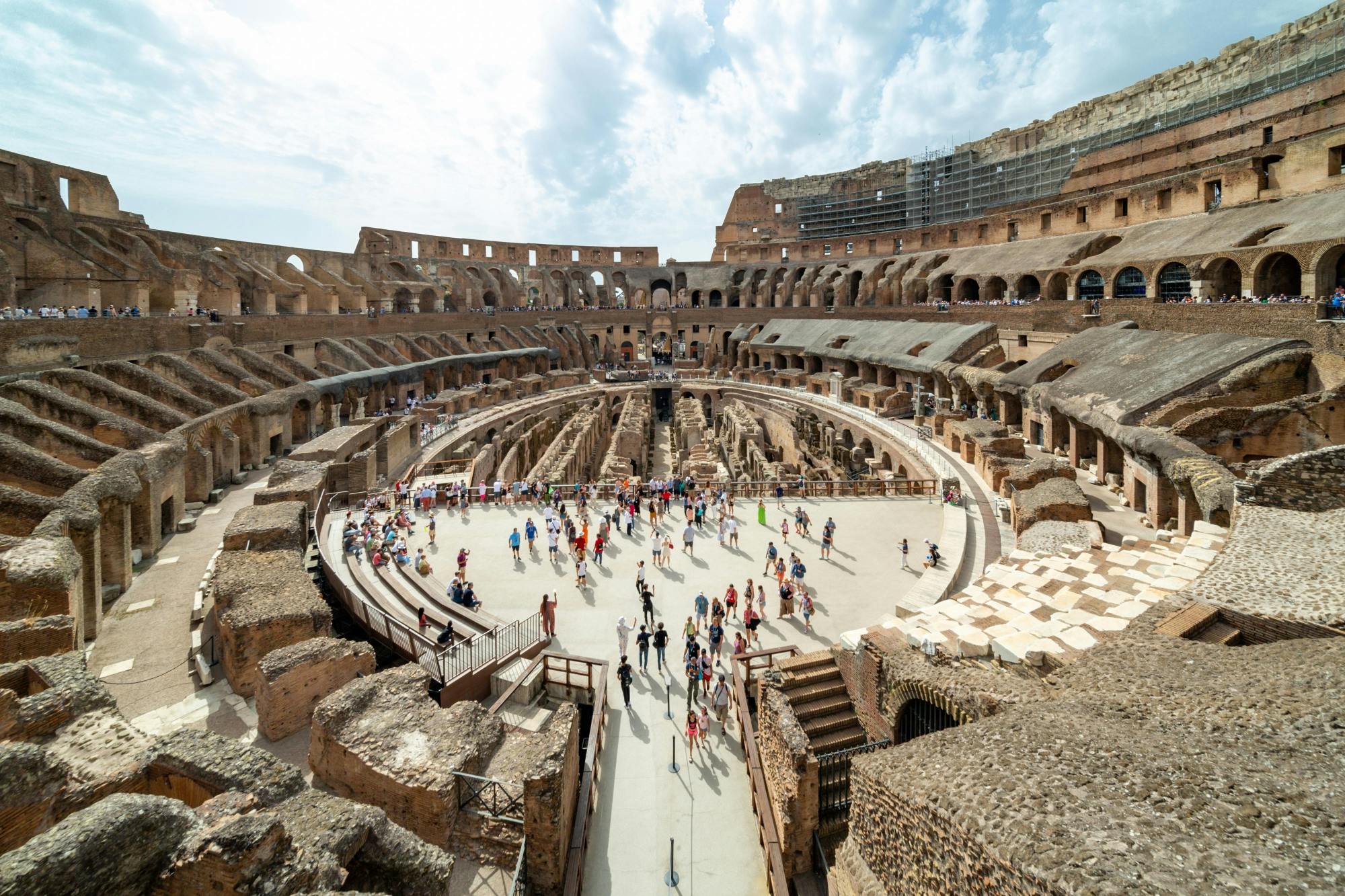 Prywatna wycieczka z lokalnym przewodnikiem po Koloseum z dostępem do areny