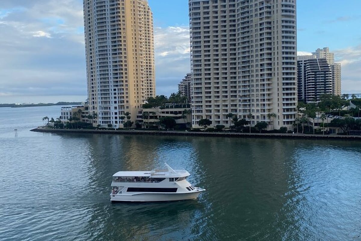 Biscayne Bay en South Beach 90 minuten durende cruise bij zonsondergang