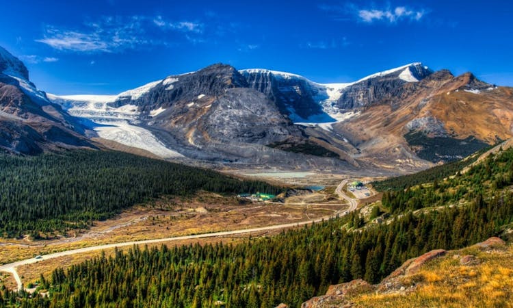 Audio-guided driving tour on the Icefields Parkway drive