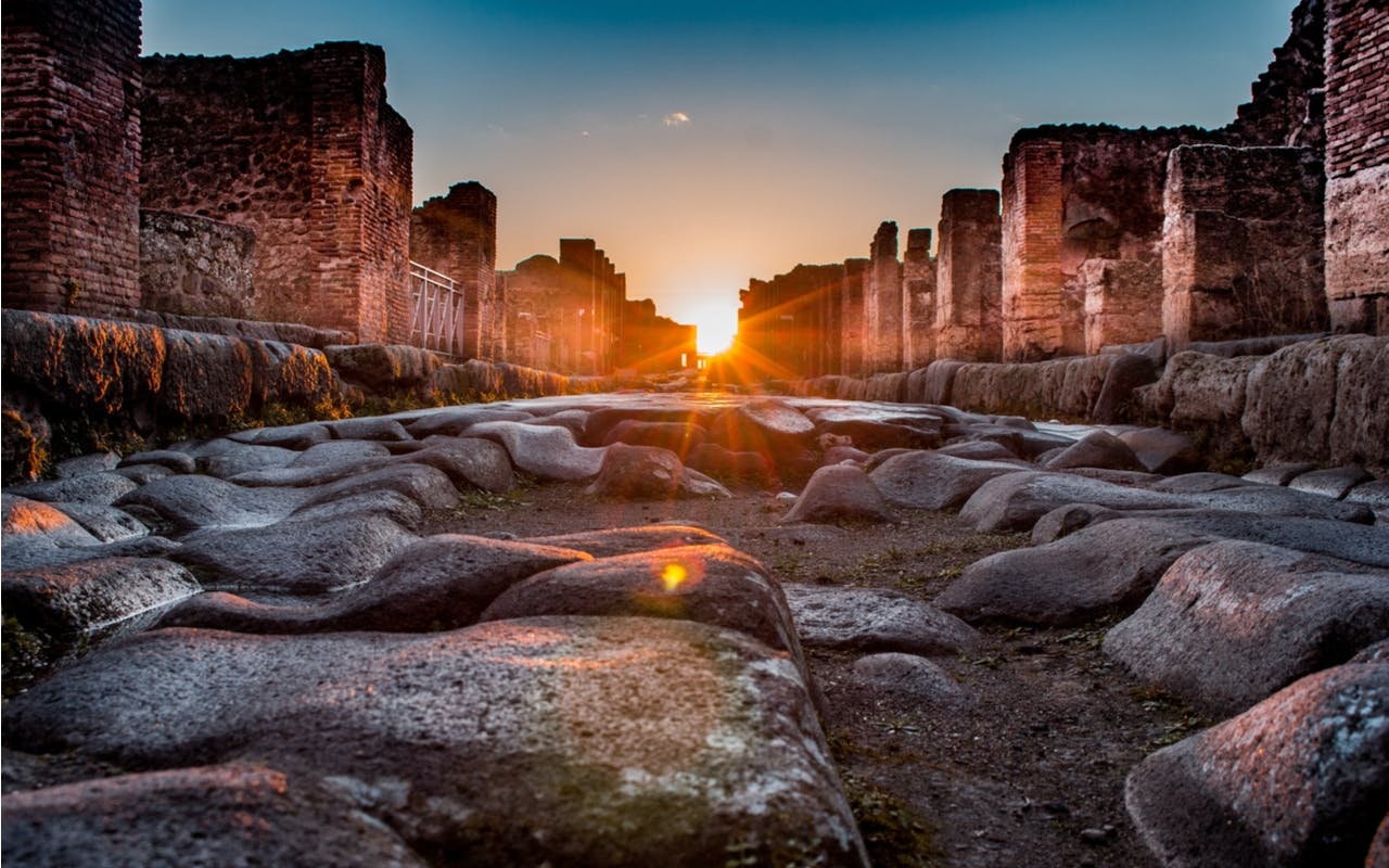 Haunted Pompeii: Escape the dead city exploration game and tour