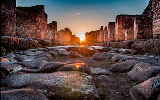 Haunted Pompeii, escape the dead city exploration game and tour
