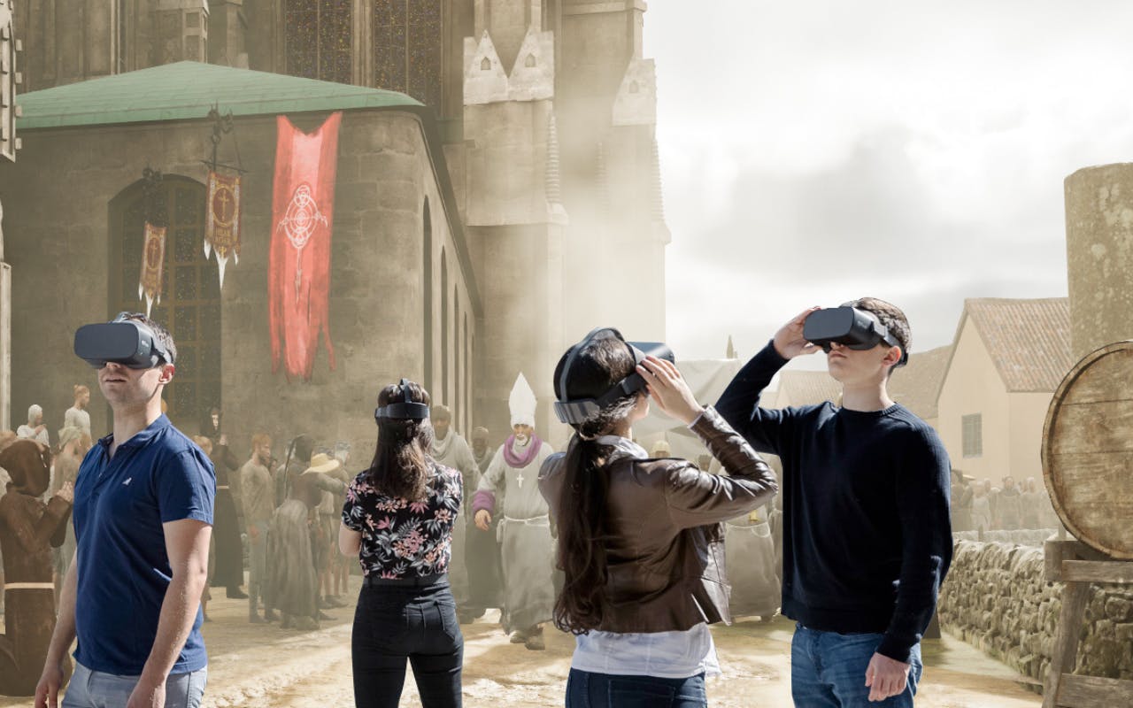 Visite à pied en réalité virtuelle pour voyager dans le temps