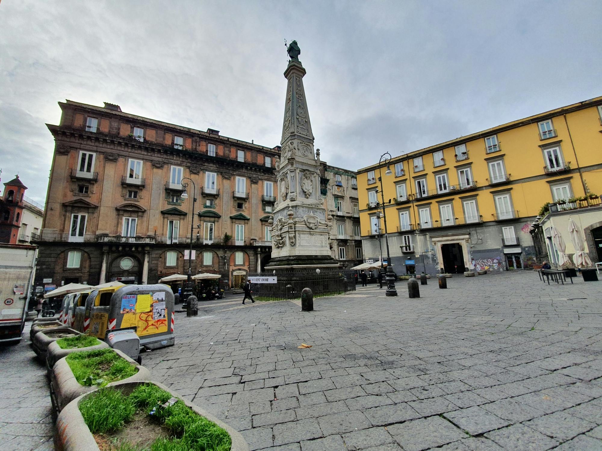 Recorrido a pie por el centro de la ciudad de Nápoles con entrada subterránea