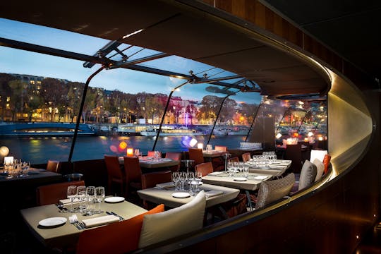 Dinner cruise on the river Seine