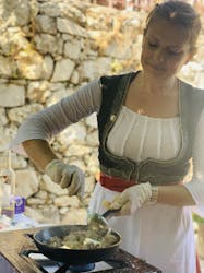 Corso di cucina cretese con pranzo nel villaggio di Arolithos
