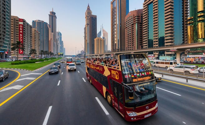 Tour nocturno panorámico en Big Bus por Dubái