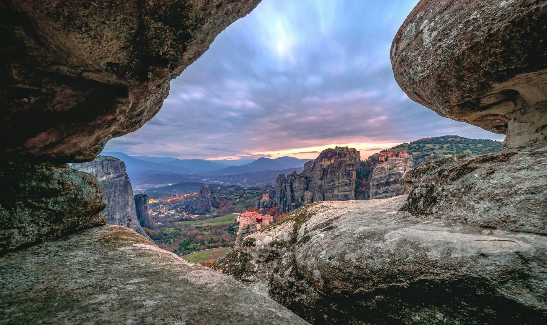 Sonnenuntergangswanderung zu den geheimen Meteora-Höhlen von Kalambaka