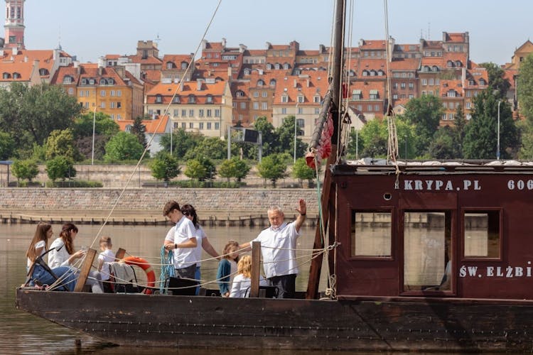 Sightseeing cruise along the River Vistula in Warsaw