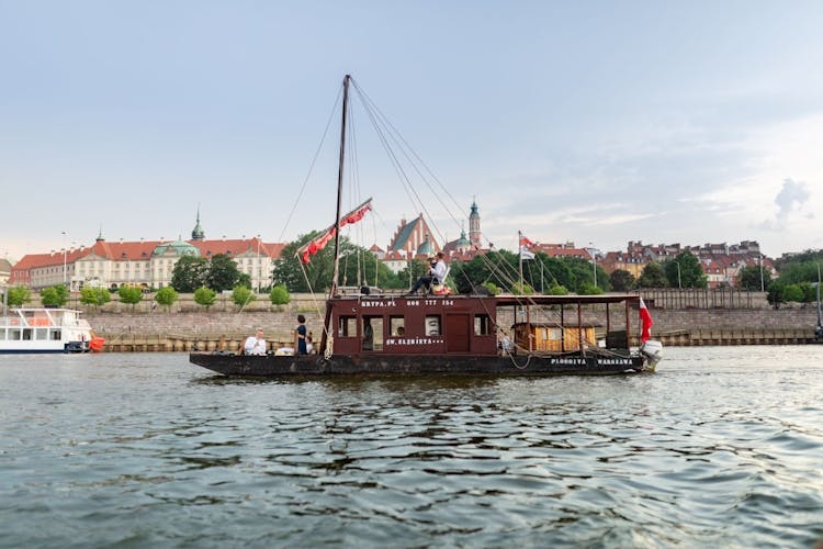 Sightseeing cruise along the River Vistula in Warsaw