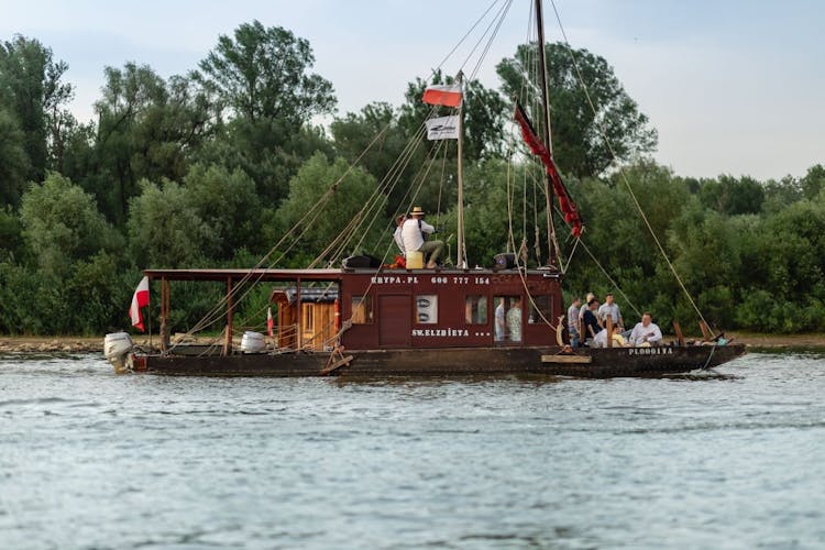 Sightseeing cruise along the River Vistula in Warsaw