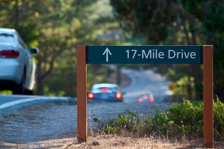 Scenic 17-mile self-guided driving tour in Monterey