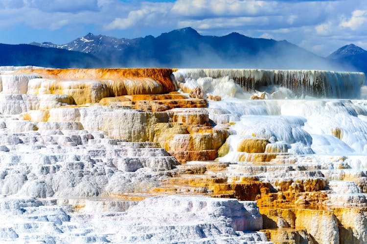 Yellowstone national park self-driving audio tour