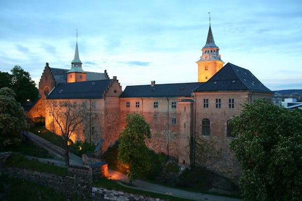 Expérience autoguidée de mystère de meurtre à la forteresse d'Akershus à Oslo