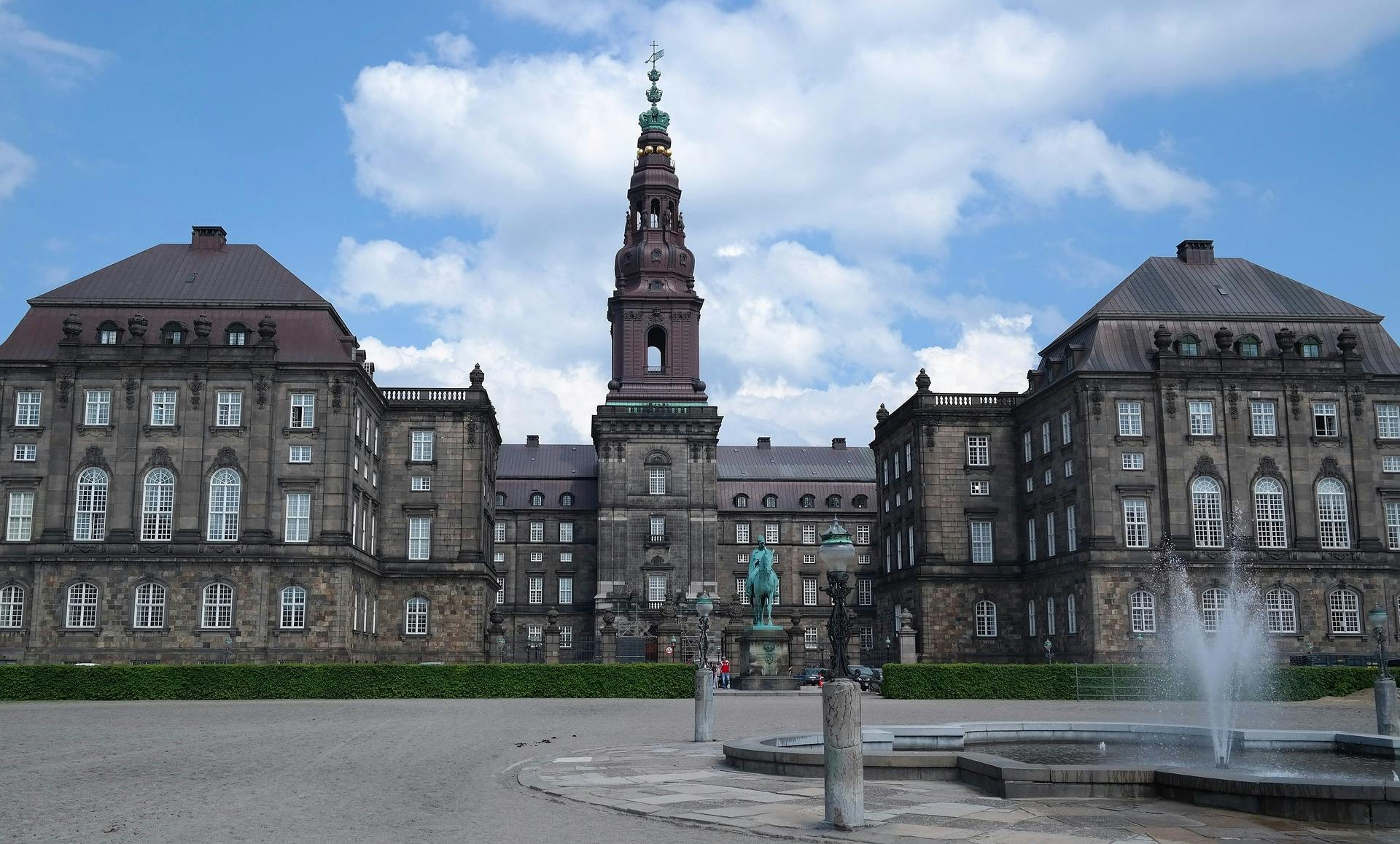 Esperienza autoguidata con mistero di omicidio al Palazzo di Christiansborg