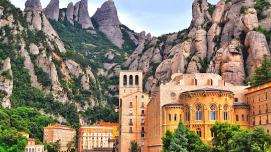 Tour mattutino di Montserrat con accesso prioritario alla Madonna Nera