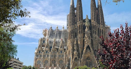 Wycieczka z przewodnikiem po Sagrada Familia z przewodnikiem i dostępem do wieży