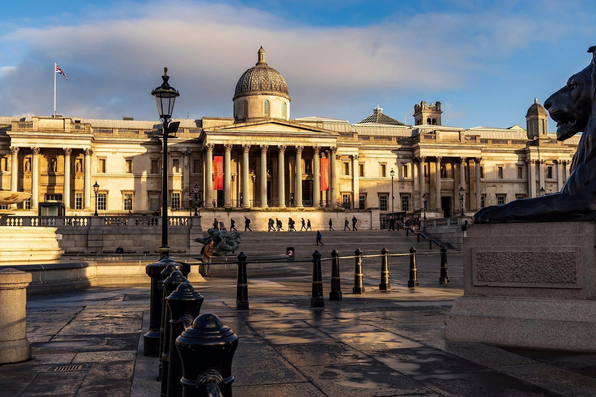 Zelfgeleide moordmysterie-ervaring op Trafalgar Square in Londen