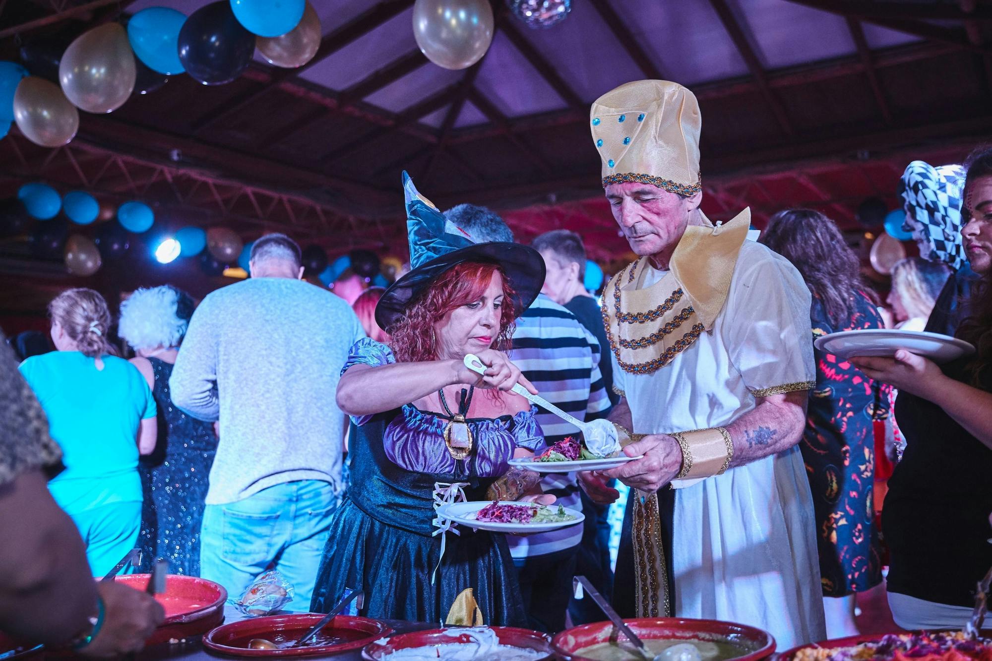 Western-themed Halloween Night with Transport