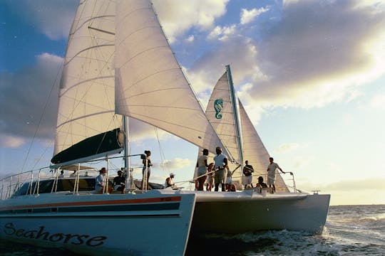 Passeio de catamarã de vela e snorkel em Nassau