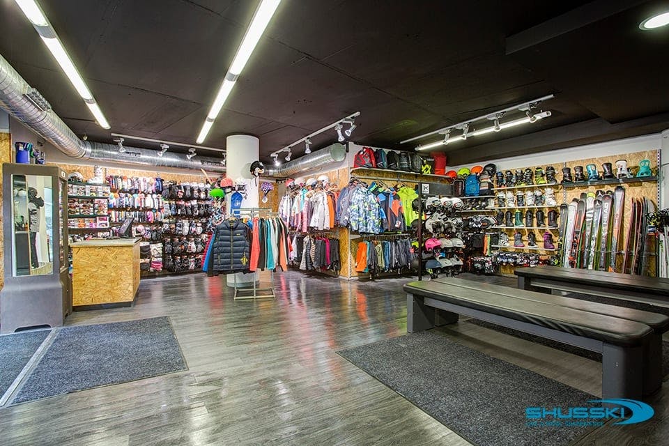 Snowboard et bottes niveau débutant