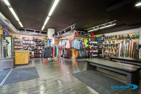 Snowboard et bottes niveau intermédiaire