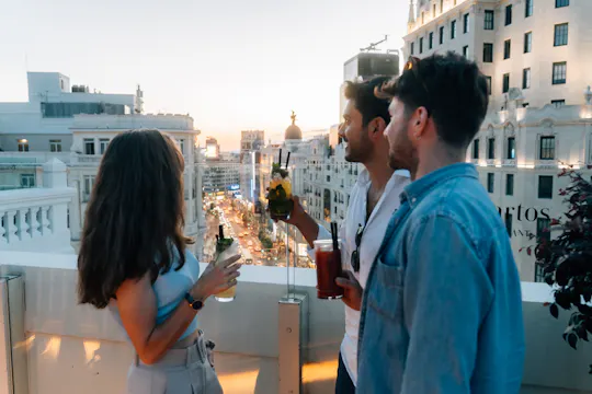 Tapas- und Weintour durch Madrid mit Getränken auf dem Dach