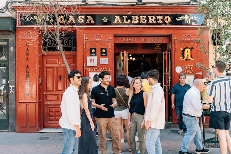 Madrid tapas and wine tour with rooftops drinks