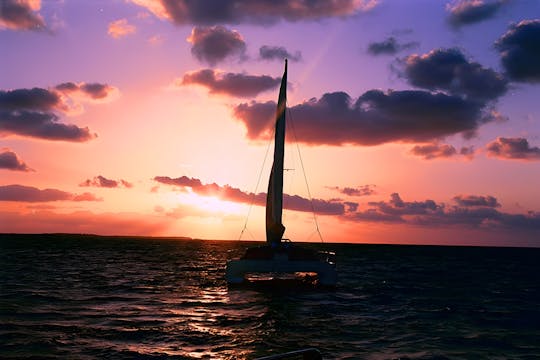 Crucero con cena todo incluido al atardecer desde Nassau