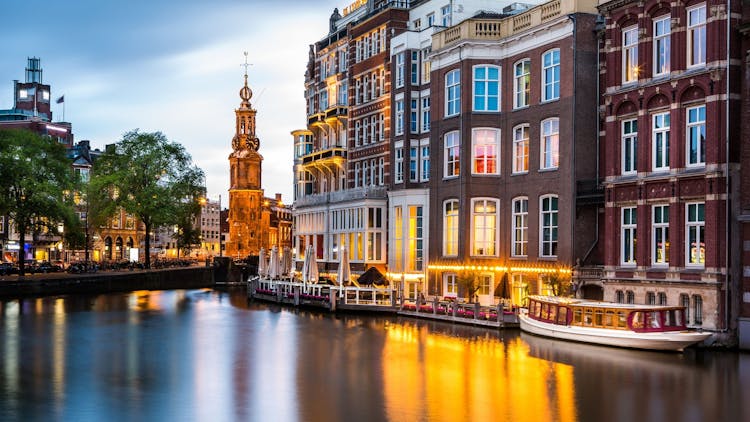 19 myths of Amsterdam, walking audio tour on mobile app