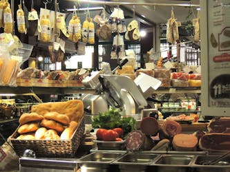 Mercado típico y clase de cocina toscana con almuerzo.