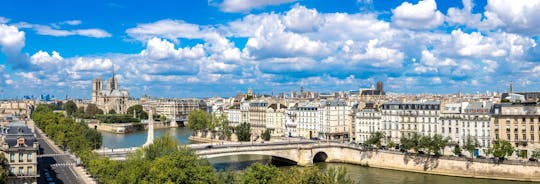1-hour Seine cruise ticket + Paris audioguide on mobile app