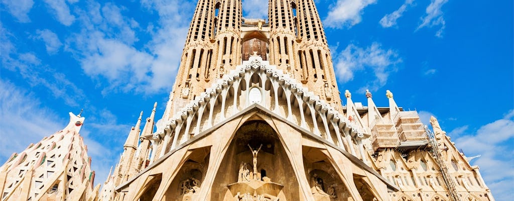 Fast access to the Sagrada Familia and Park Güell with transfer