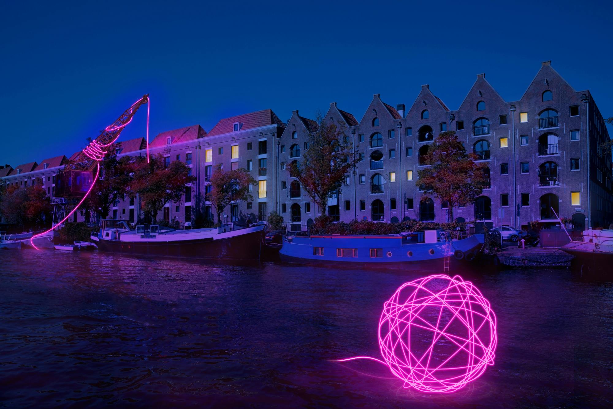 Cruzeiro de barco no Amsterdam Light Festival com comentários ao vivo