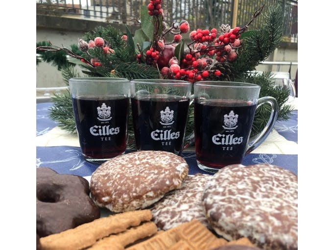 Winterliche Stadtrundfahrt mit dem Motorboot inklusive Glühwein