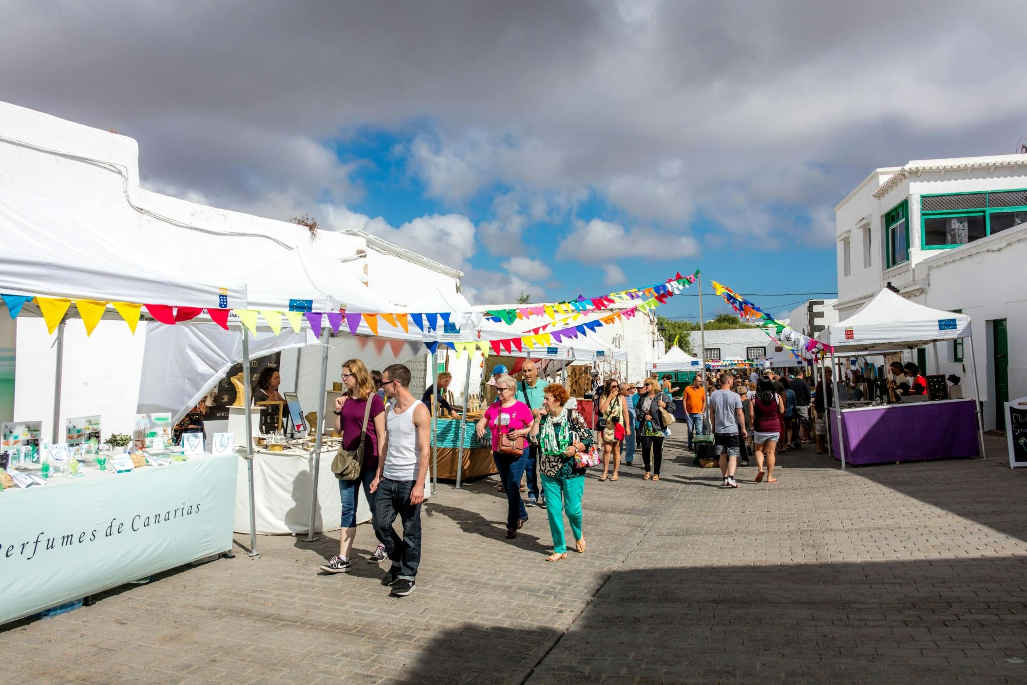 Teguise Sunday Market and LagOmar Visit