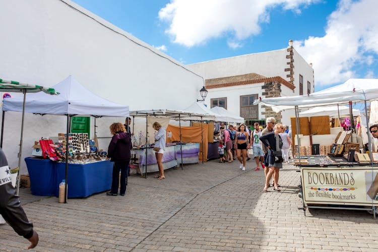 Teguise Sunday Market and LagOmar Visit