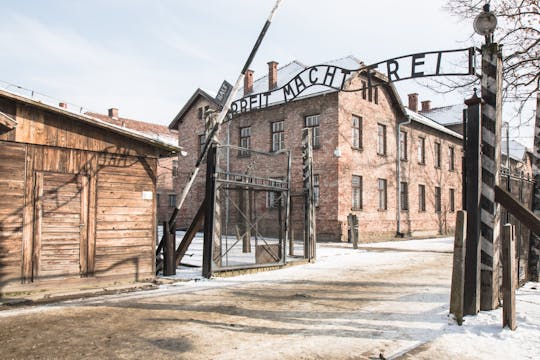 Visita guiada por Auschwitz Birkenau com bilhete de entrada preferencial