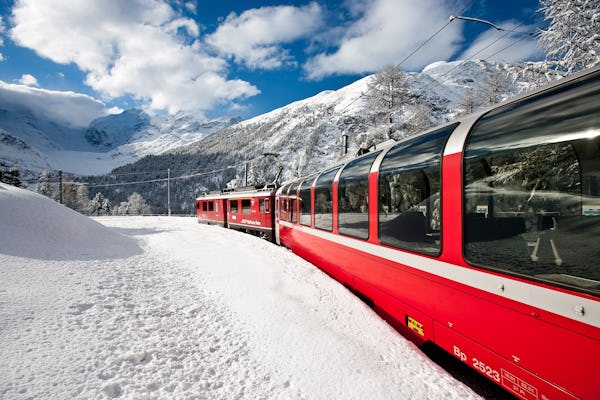 Malownicza przejażdżka pociągiem Bernina Express z Sankt Moritz do Tirano