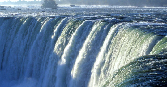 Niagara Falls tour with local winery visit from Toronto