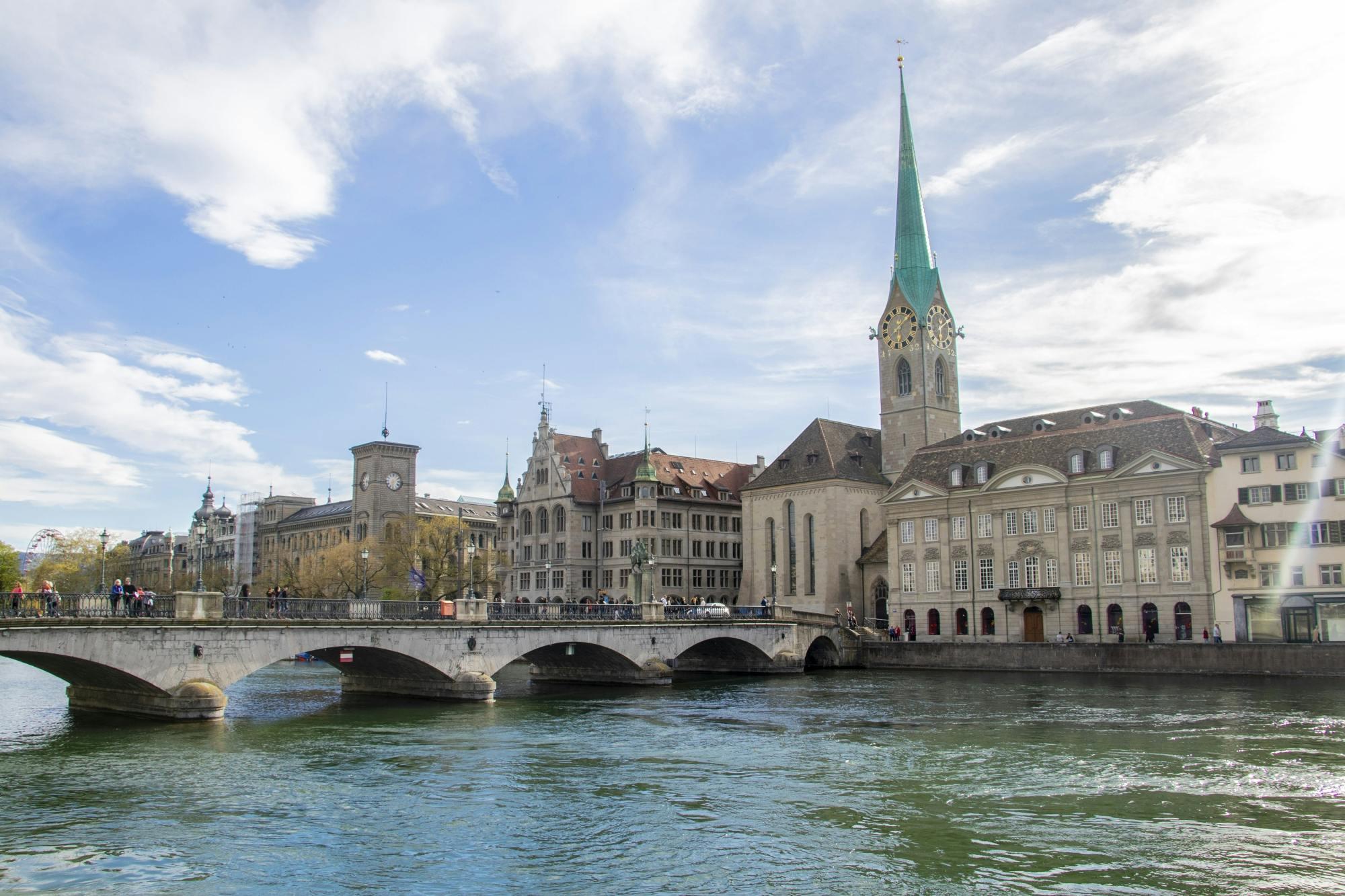 Visite d'introduction de Zurich guidée par un local avec promenade en bateau et en funiculaire