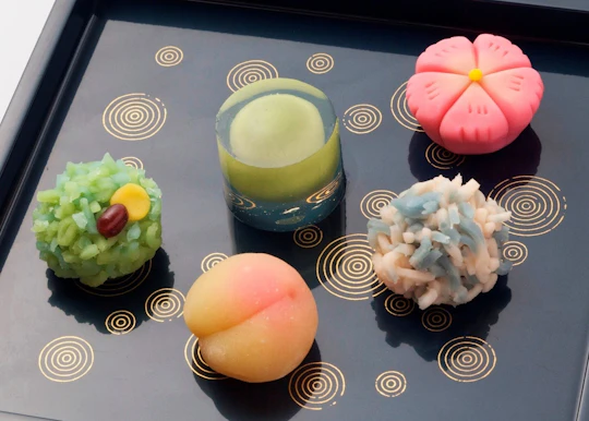 3-hour guided food tour to discover the best flavours of Japan