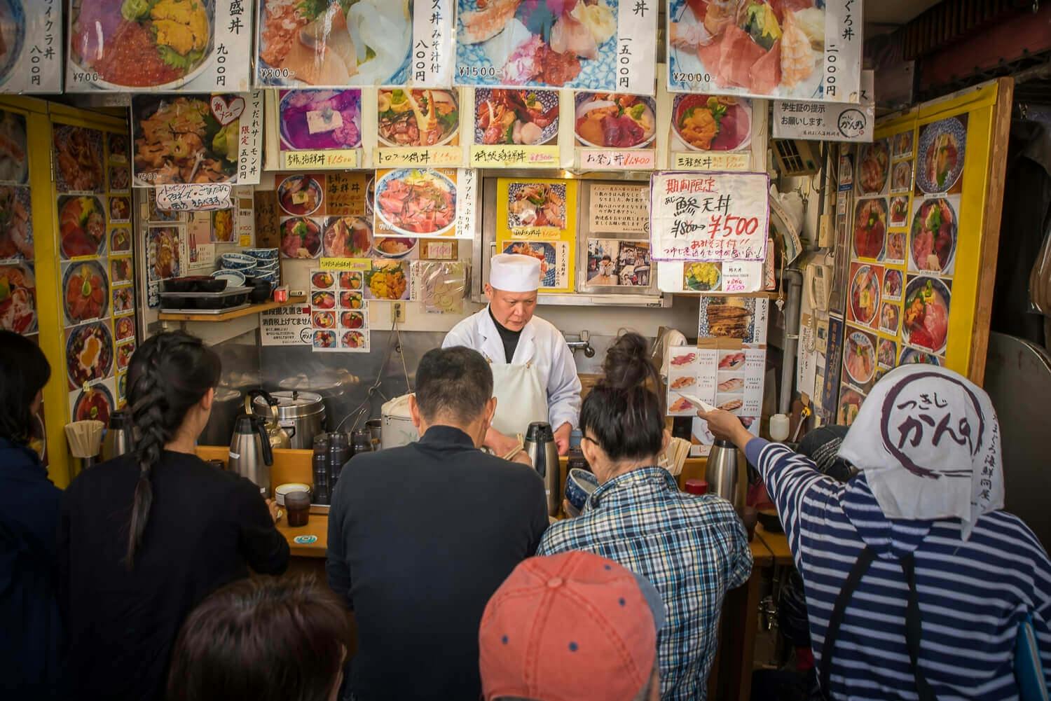 Morning guided tour of Tsukiji fish market with breakfast