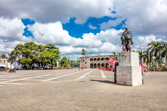 Santo Domingon opastettu kaupunkikierros sisältäen lounaan