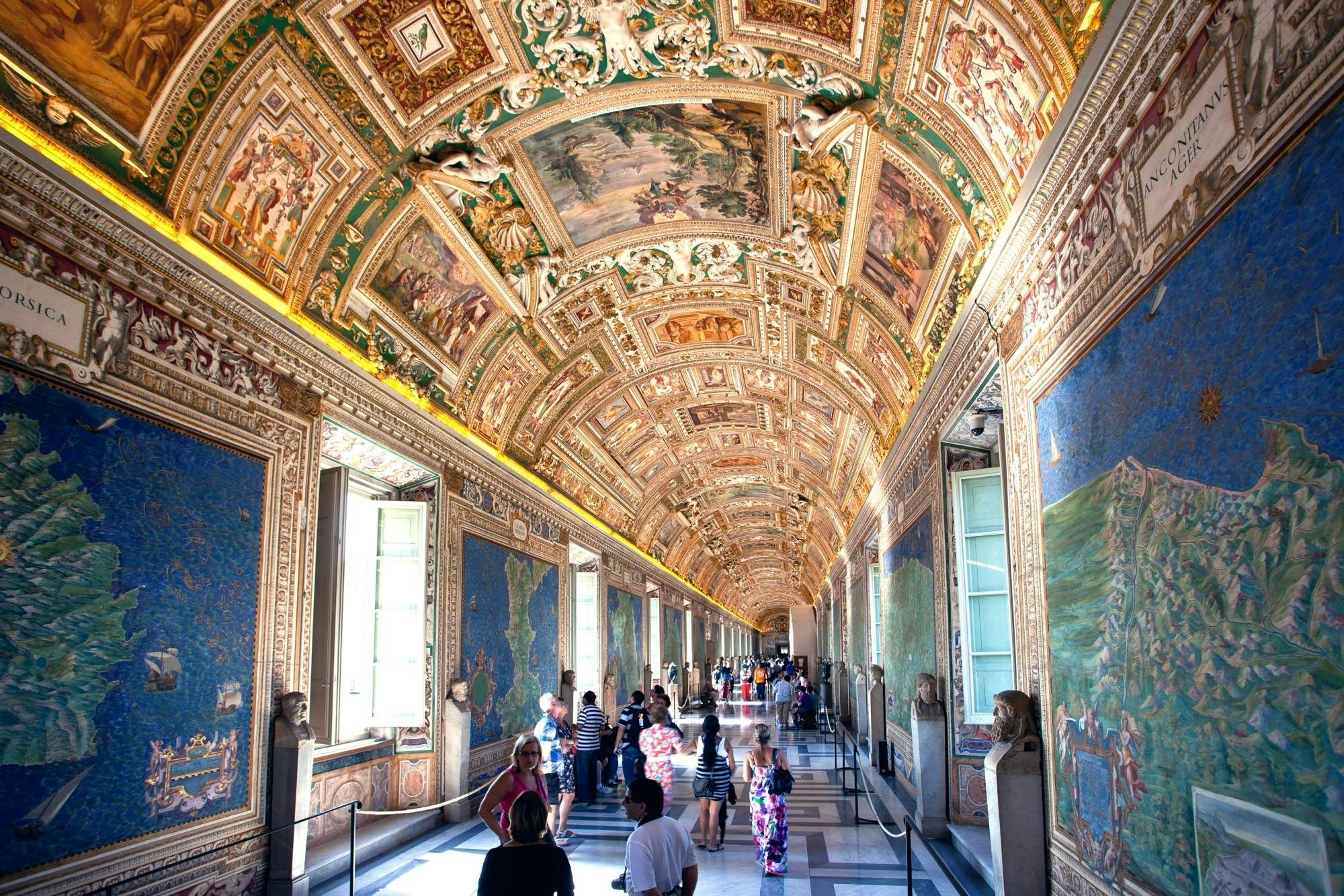 Skip the line Vatican and Sistine Chapel Tour with Basilica Entry
