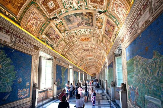 Skip the line Vatican and Sistine Chapel Tour with Basilica Entry