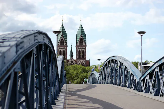 Exclusieve privérondleiding door de architectuur van Freiburg met een local