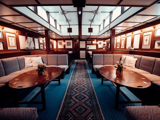fareharbor-worldseaexplorers|332606-833420