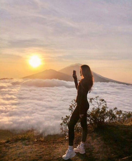 Geführte Sonnenaufgangswanderung zum Mount Batur und natürliche heiße Quellen