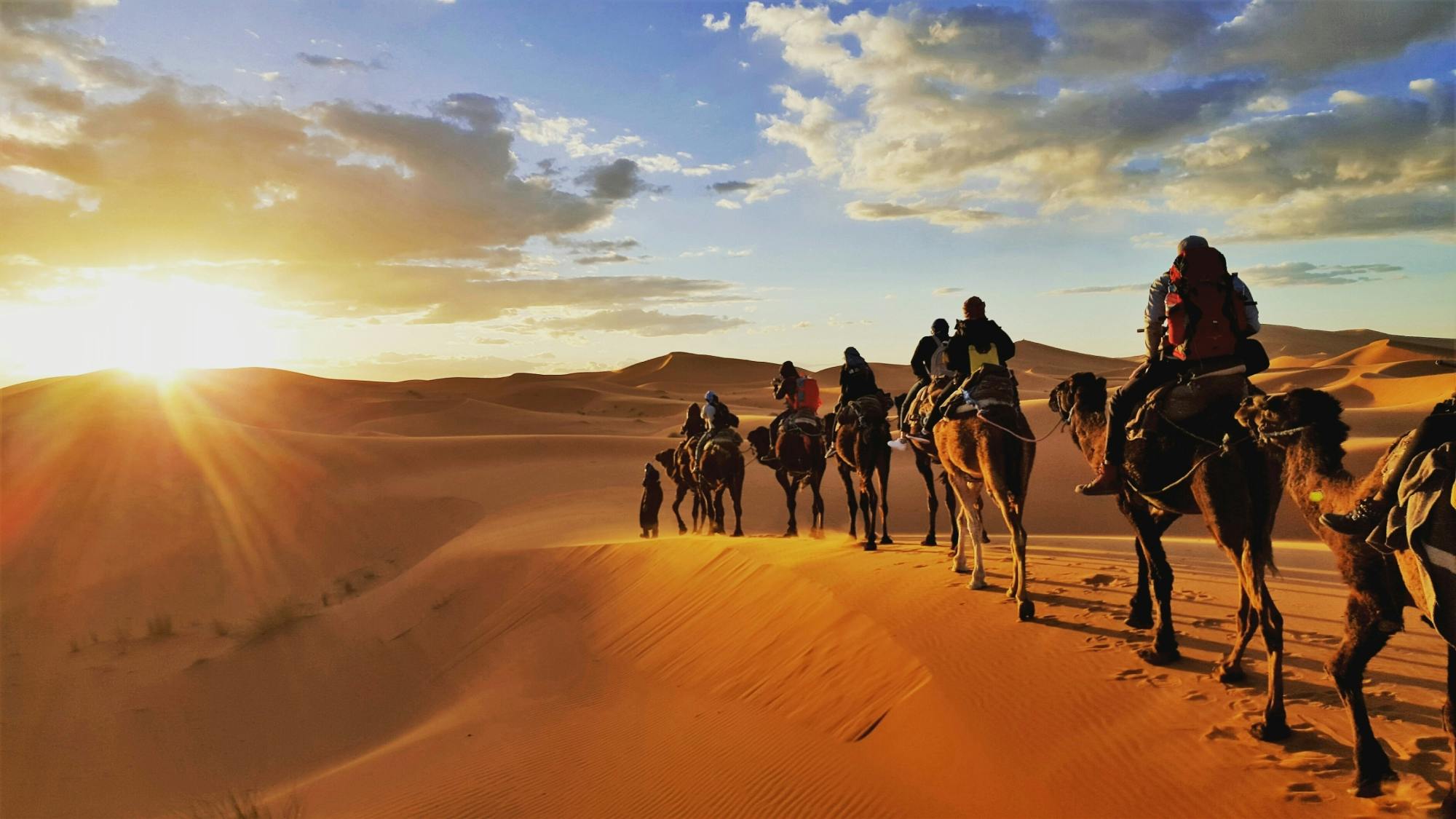 Wycieczka na pustynię Agafay z kolacją w namiocie o zachodzie słońca